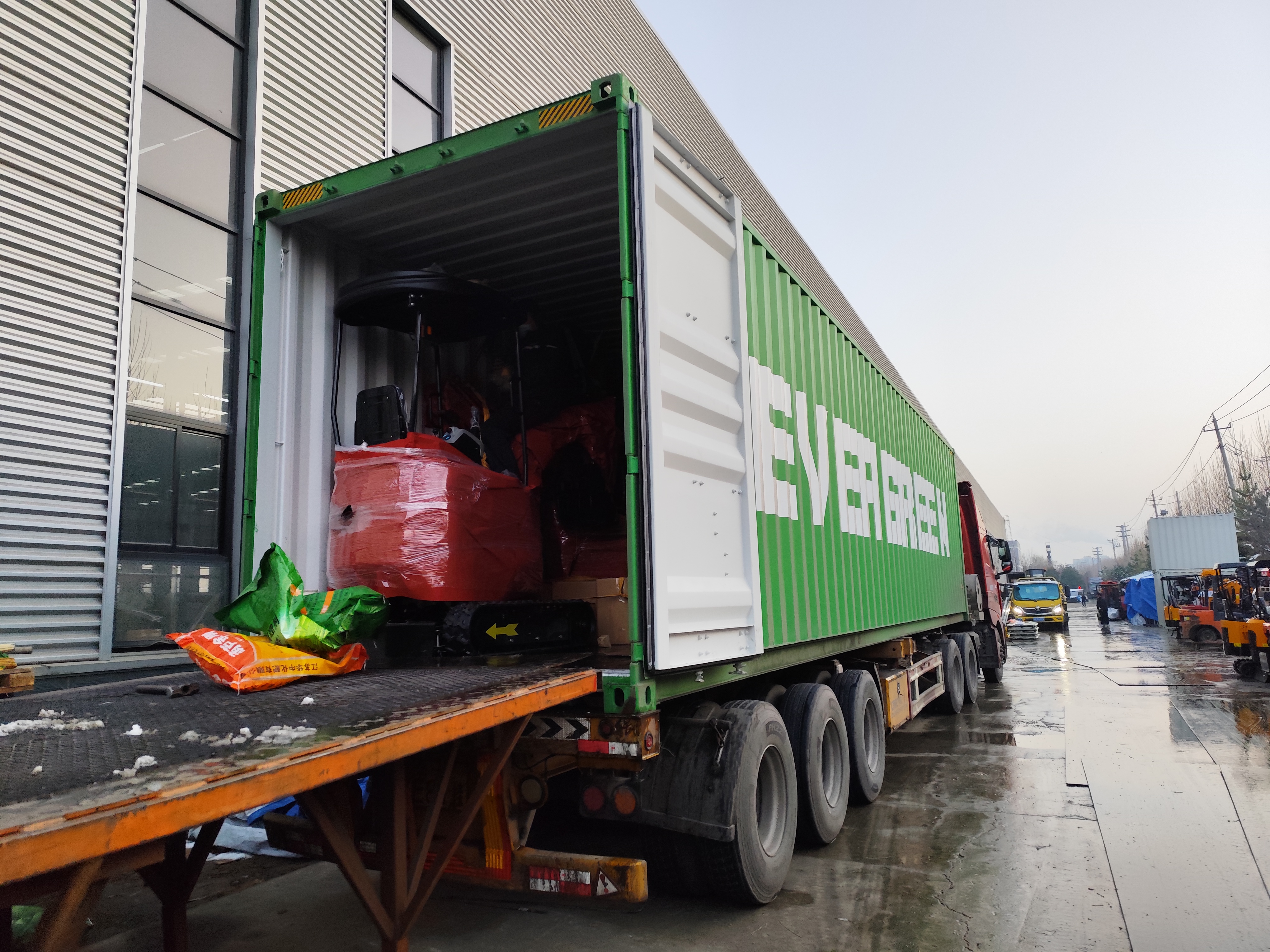 Fransk kundeproduksjon av minigraver fullført og sendt